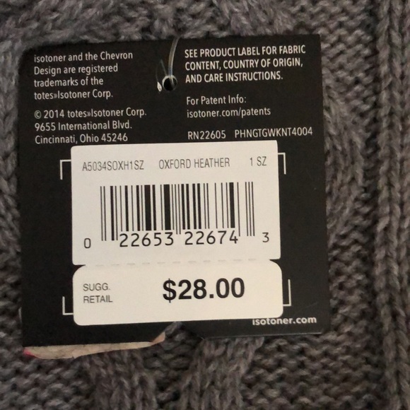 NWT Gray knit scarf - Picture 3 of 6
